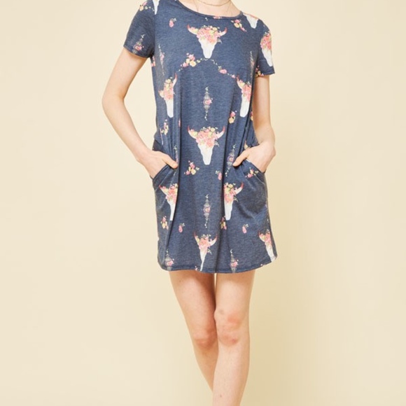 SOLD OUT💫Boho bull floral pocket tee shirt dress - Picture 2 of 8